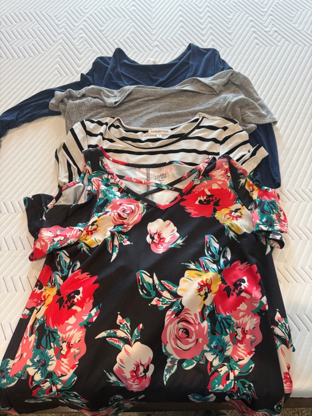 Floral Cold-Shoulder V-Neck Top- women’s size small bundle shirts